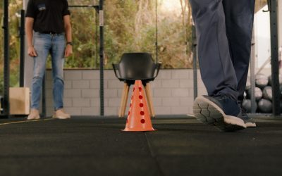 Sinais Precoces de Parkinson no Movimento: O Que o Corpo Comunica Antes do Diagnóstico